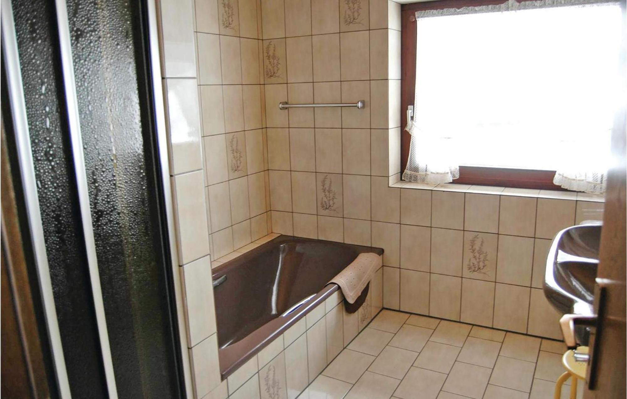 2 Bedroom Awesome Apartment In Welschensteinach Esterno foto